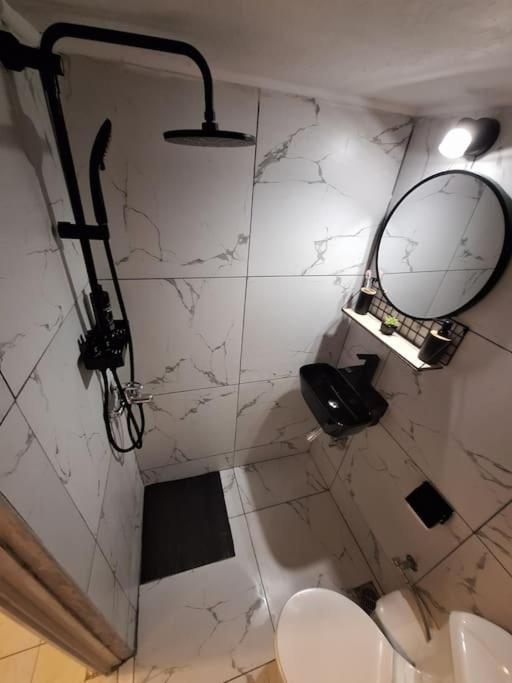Queen Suites 60M2 塞萨洛尼基 外观 照片